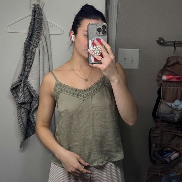 Hollister Tops - Hollister Olive Green Crochet Lace Trim Cami Top Womens XS Adjustable Straps